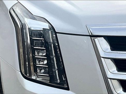 Used 2019 Cadillac Escalade Luxury image 27