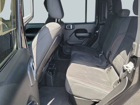 Used 2021 Jeep Gladiator Rubicon AWD/4WD image 14