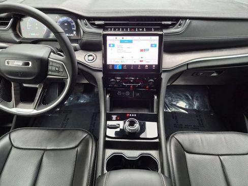 Used 2024 Jeep Grand Cherokee Limited w/ Luxury Tech Group II AWD/4WD image 23