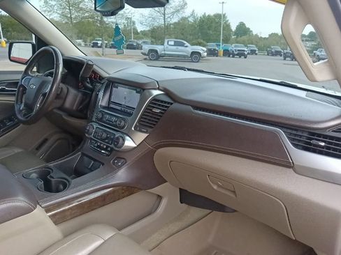 Used 2018 Chevrolet Suburban LT AWD/4WD image 38