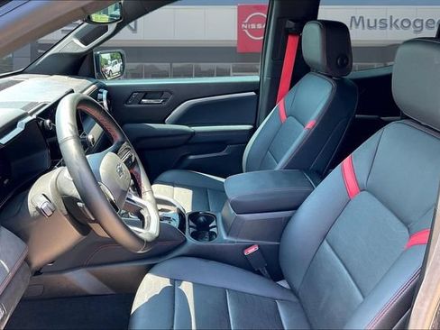 Used 2024 Chevrolet Colorado Z71 w/ Z71 Convenience Package 2 AWD/4WD image 21