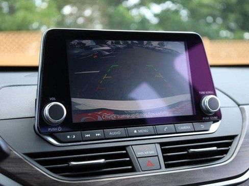 Used 2025 Nissan Altima 2.5 SV FWD image 12