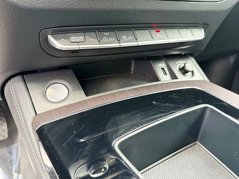 Used 2021 Audi Q5 Premium Plus w/ Premium Plus Package image 29