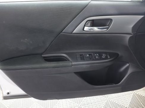 Used 2015 Honda Accord LX image 22