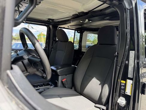 Used 2022 Jeep Wrangler Unlimited Sport AWD/4WD image 19