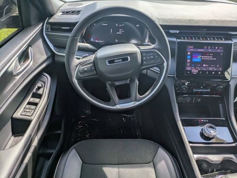 New 2025 Jeep Grand Cherokee Altitude image 13