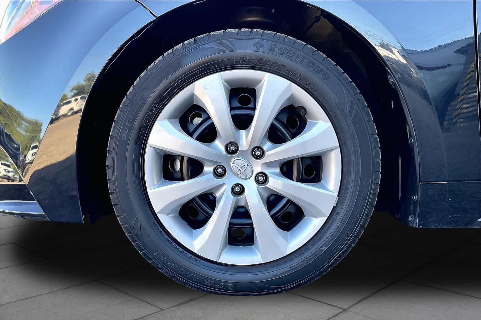 Used 2025 Toyota Corolla LE FWD image 11