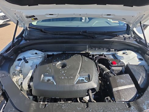 Used 2021 Volvo XC60 T5 Momentum w/ Premium Package image 22