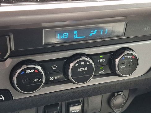 Used 2022 Toyota Tacoma SR5 AWD/4WD image 19