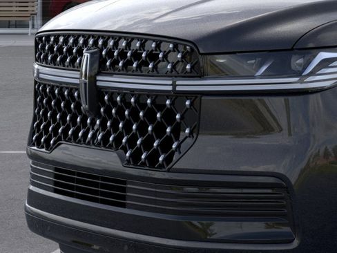 New 2026 Lincoln Navigator L Black Label AWD/4WD image 17