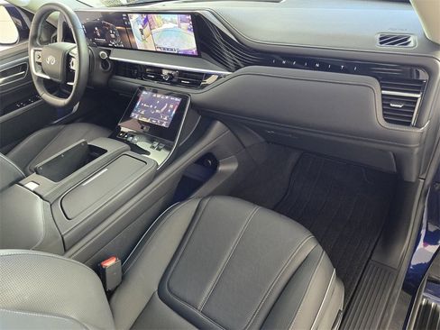 Used 2025 INFINITI QX80 Sensory image 17