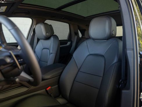 New 2026 Porsche Cayenne Base image 5