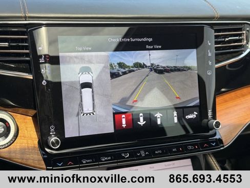 Used 2024 Jeep Grand Wagoneer L Series III AWD/4WD image 38