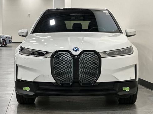 Used 2024 BMW iX xDrive50 AWD/4WD image 9