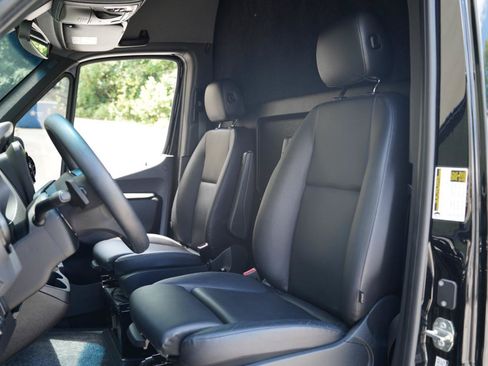 Used 2021 Mercedes-Benz Sprinter 3500 image 22