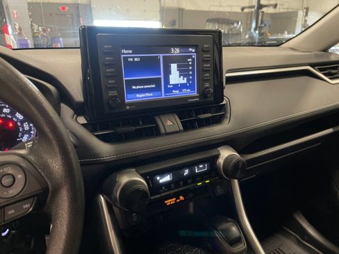 Used 2022 Toyota RAV4 LE AWD/4WD image 20