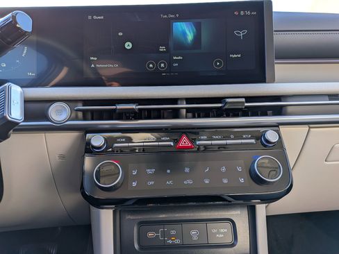 New 2025 Hyundai Tucson Limited image 10