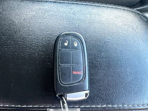 Used 2019 Jeep Cherokee Latitude Plus AWD/4WD image 29