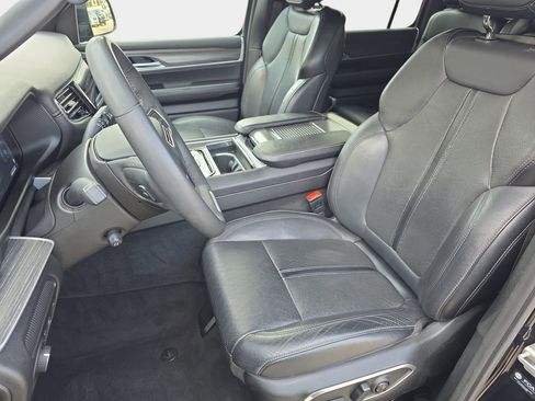Used 2024 Jeep Wagoneer L Series II RWD image 14