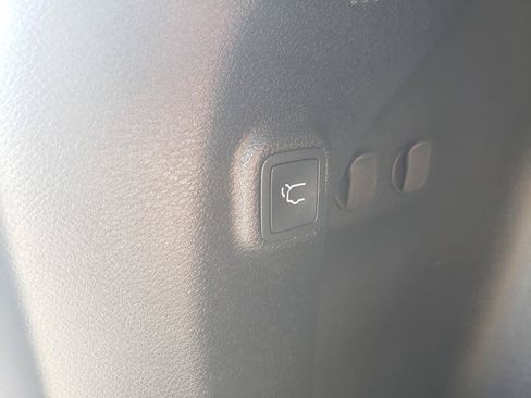 Used 2022 Jeep Cherokee Trailhawk w/ Premium Leather Package AWD/4WD image 6
