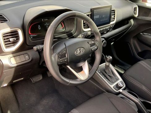 Used 2025 Hyundai Venue SEL image 17