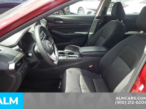 Used 2025 Nissan Altima 2.5 SV FWD image 16