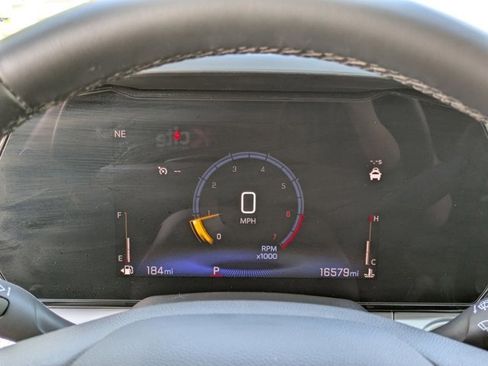 Used 2025 Chevrolet Trax LT w/ LT Convenience Package image 7