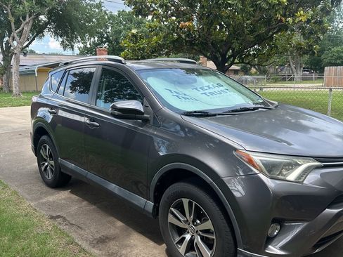 Used 2016 Toyota RAV4 XLE FWD image 10