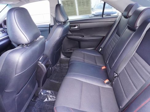 Used 2016 Toyota Camry SE image 8