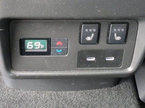 Used 2024 Nissan Rogue Platinum w/ Platinum Premium Package FWD image 16