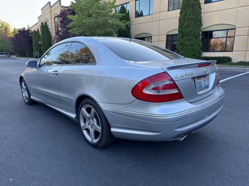 Used 2005 Mercedes-Benz CLK 500 Coupe w/ Sunroof Pkg image 6