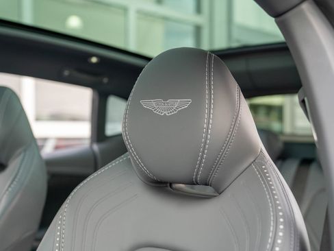 Used 2021 Aston Martin DBX image 13
