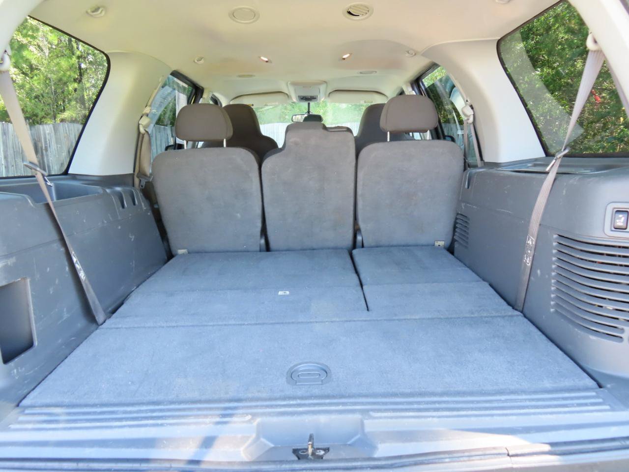 Used 2004 Ford Expedition XLT AWD/4WD image 21