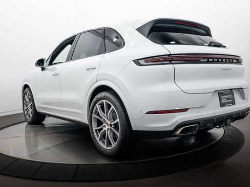 Certified 2026 Porsche Cayenne AWD/4WD image 3
