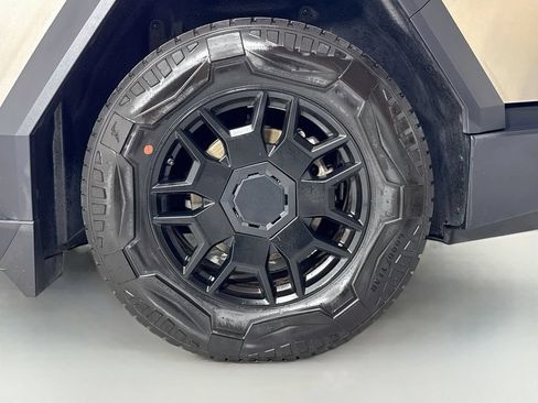 Used 2024 Tesla Cybertruck Cyberbeast AWD/4WD image 9