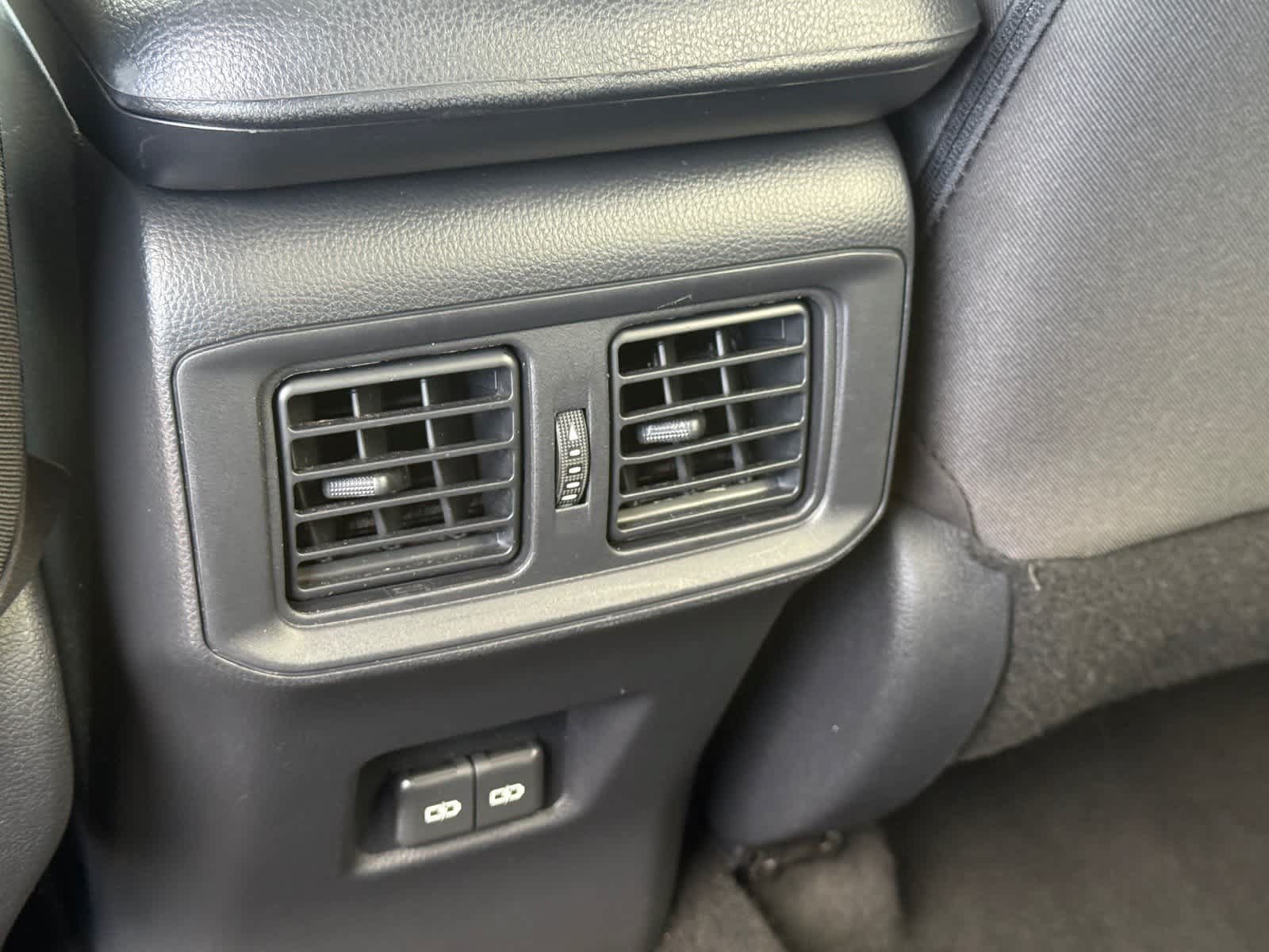 Used 2025 Toyota RAV4 XLE FWD image 28