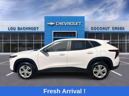 Used 2025 Chevrolet Trax LS FWD image 5