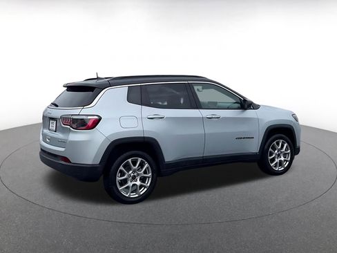 Used 2025 Jeep Compass Limited image 15