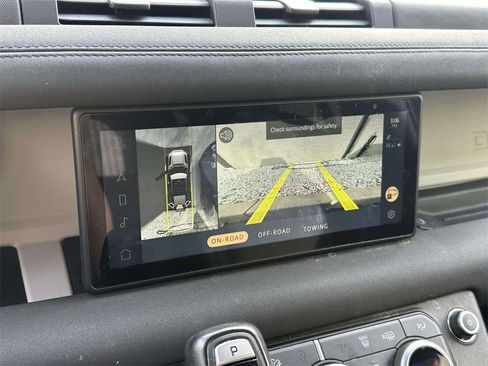 Used 2023 Land Rover Defender 110 X-Dynamic SE image 31