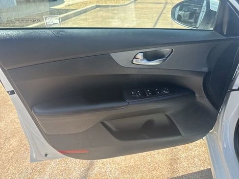 Used 2021 Kia Forte LXS FWD image 8
