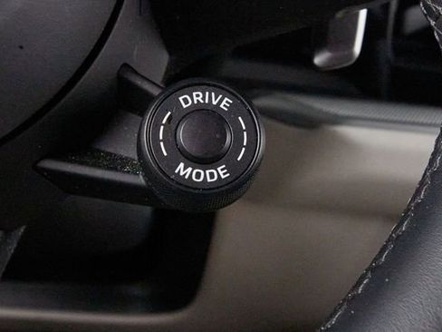 Used 2024 Porsche Cayenne AWD/4WD image 17