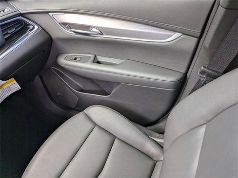 New 2025 Cadillac XT6 Luxury image 18