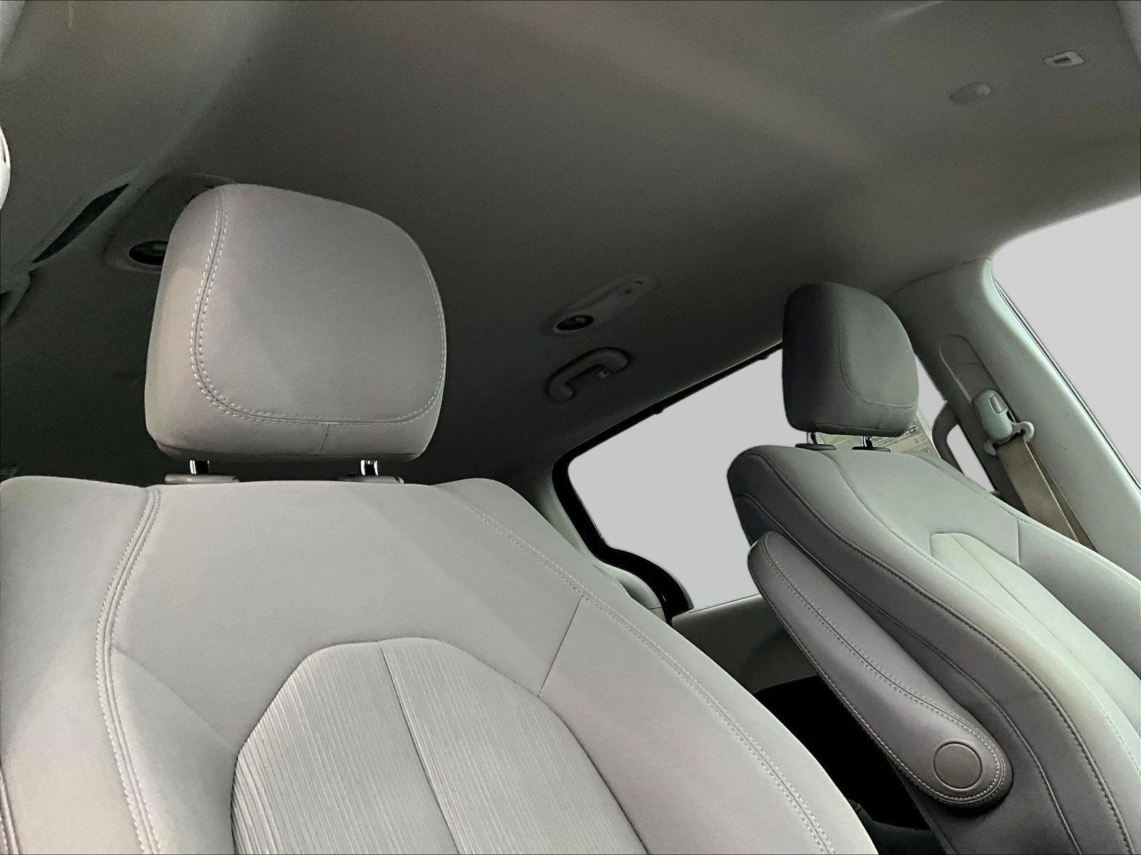 Used 2019 Chrysler Pacifica Touring Plus w/ Advanced Safetytec Group FWD image 27