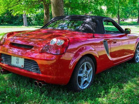 Used 2000 Toyota MR2 image 9