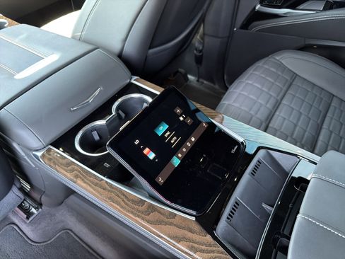 Used 2025 Cadillac Escalade Sport Platinum AWD/4WD image 26