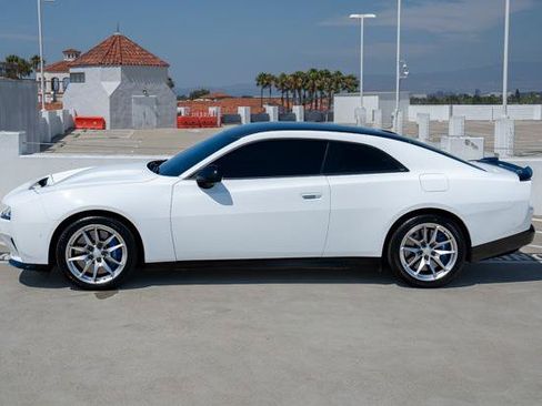 Used 2024 Dodge Charger Daytona Scat Pack w/ Plus Group AWD/4WD image 2