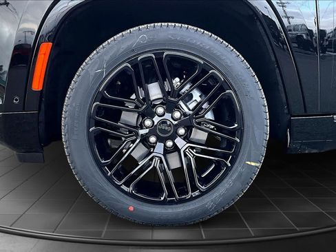 New 2026 Jeep Grand Wagoneer Limited image 8