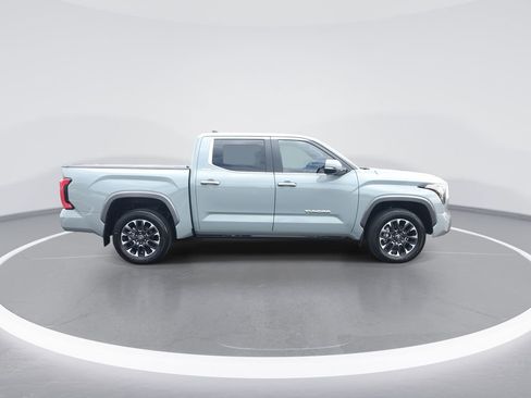 Used 2025 Toyota Tundra Limited AWD/4WD image 9