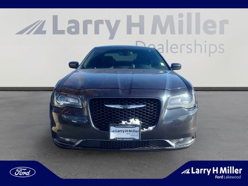 Used 2019 Chrysler 300 S image 8