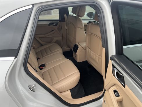 Used 2020 Porsche Macan Turbo image 16